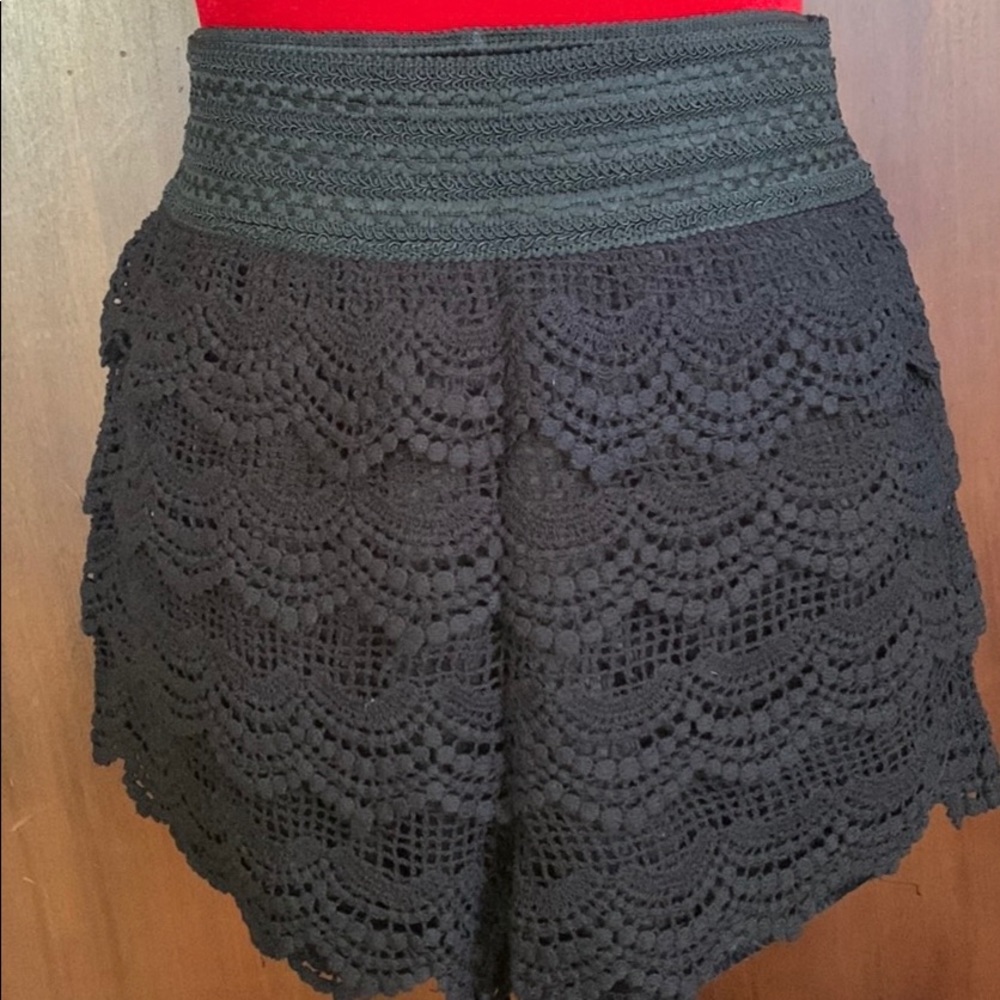 Black Cotton Crochet Lace Tiered Shorts M/L NWOT